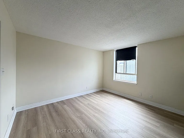 633 Bay St #2516 — Photo 28