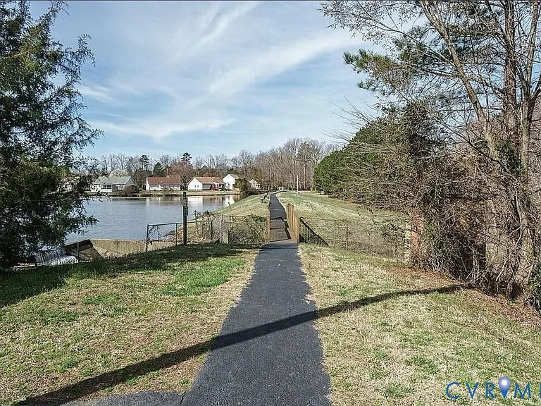 7806 Fern Hollow Dr — Photo 27