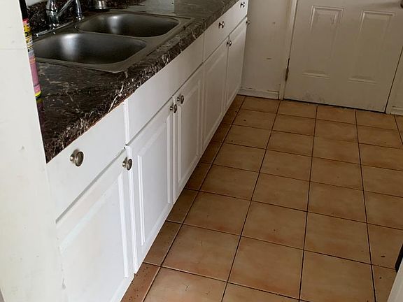3rd image of 1423-1425 El Paso Dr