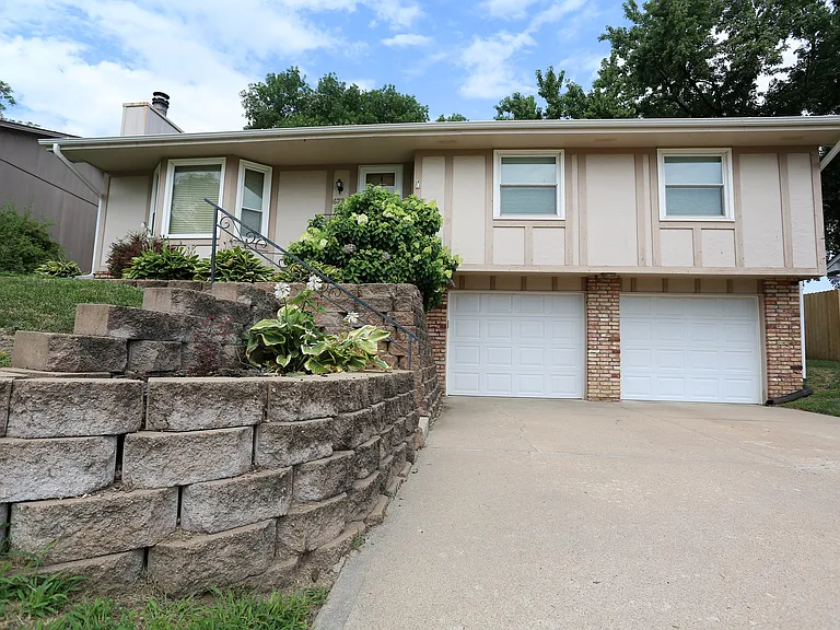 6734 S 73rd Ave — Photo 5