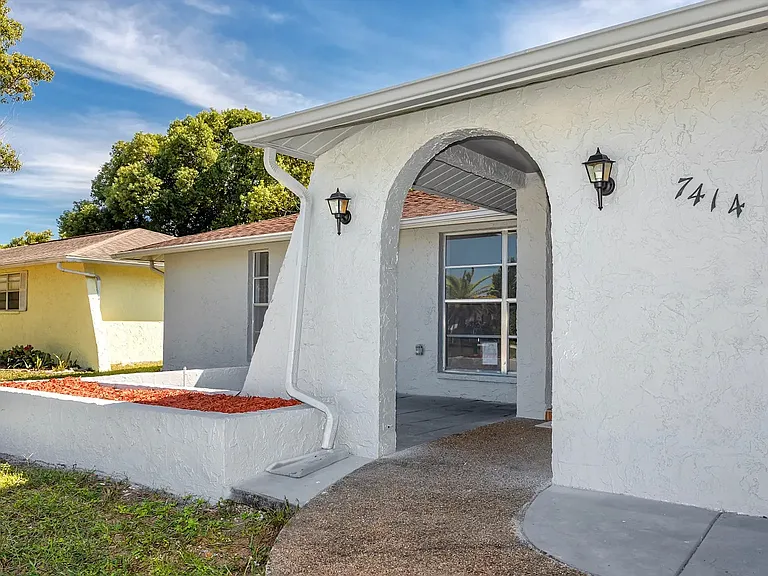 7414 San Carlos Dr — Photo 4