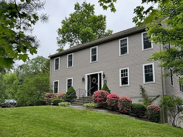 73 Maynard St, Northborough, MA 01532