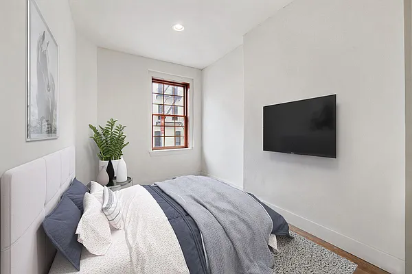 Rented by Camelot Realty Group | media 15