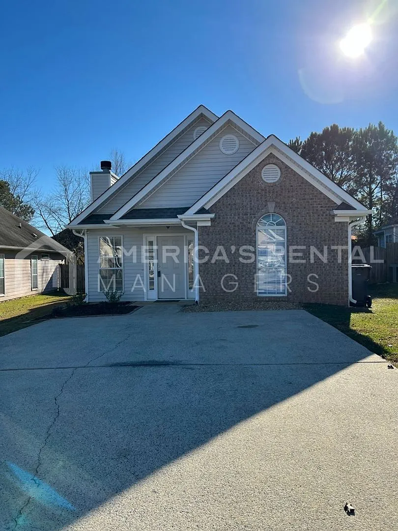 Home For Rent In Calera! — Photo 1
