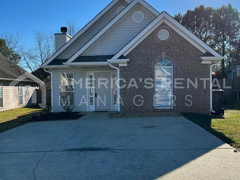 141 Flagstone Ln — Photo 1