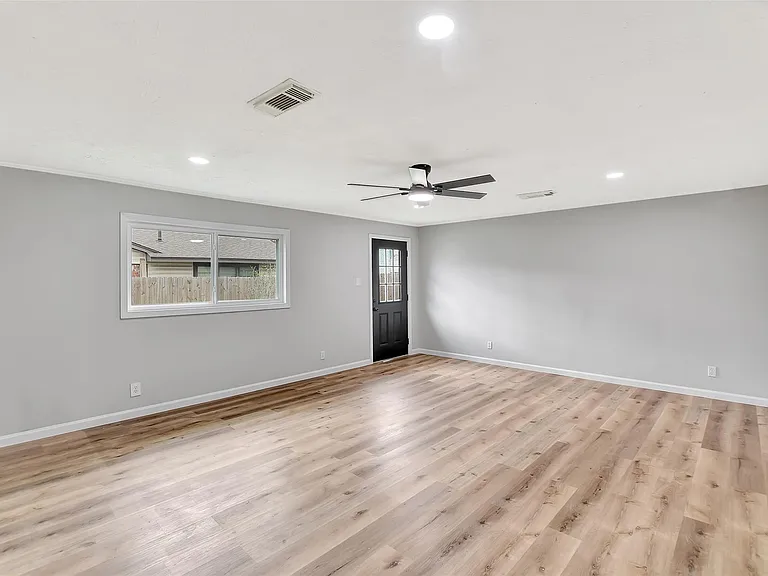 704 Teabury Ave — Photo 17