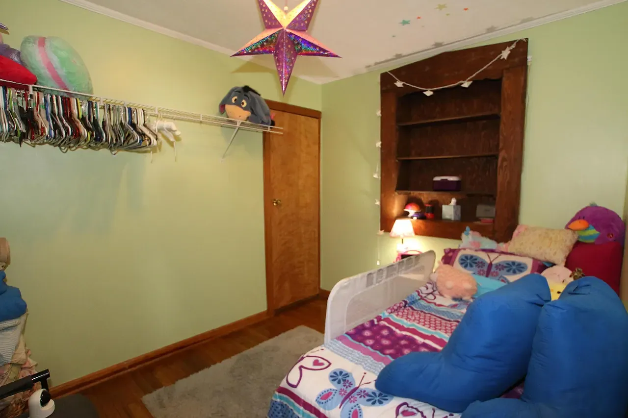 4 bed, 2000 sqft, $2,222 — Photo 1