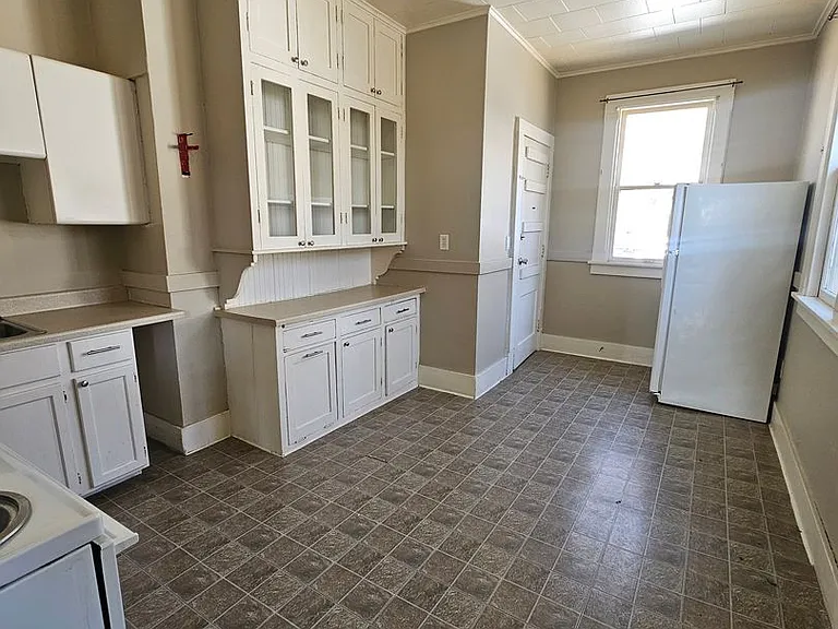 2148 Telegraph Rd — Photo 4