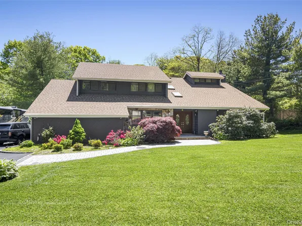 26 Candlewood Path, Dix Hills, NY 11746