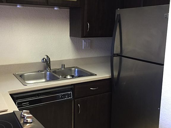 Full Kitchen w/ Stainless Steel Appliances (a dishwasher too