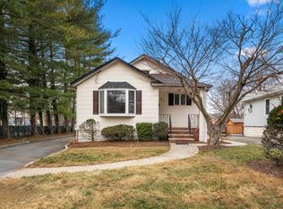 21 Milton St, Cresskill, NJ 07626