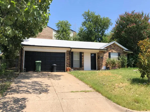 1120 Belle St, Bedford, TX 76022