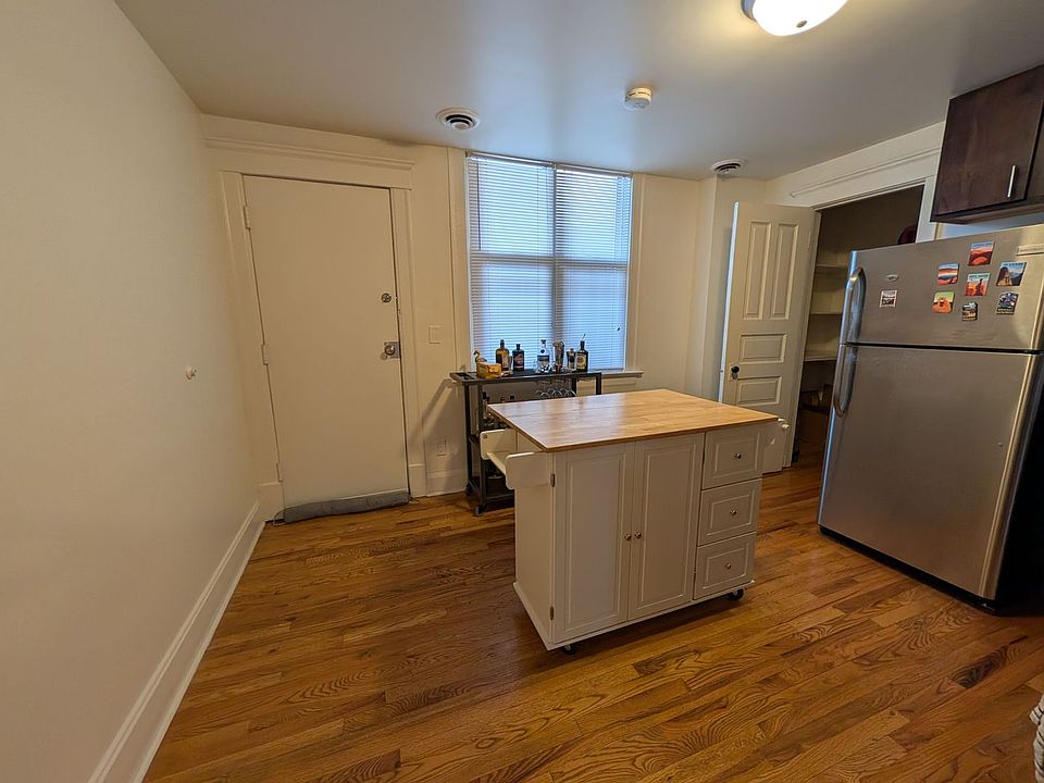 1st image of 1613 N Leavitt St APT 3