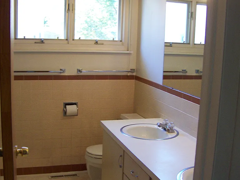 1109 Hillcrest Dr — Photo 8