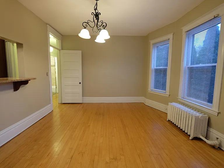 Step into the inviting elegance of Central Lakes of Uptown, where spacious interiors meet natural light. These charming units feature classic design and modern comfort. Schedule your tour today and embrace your new lifestyle!
