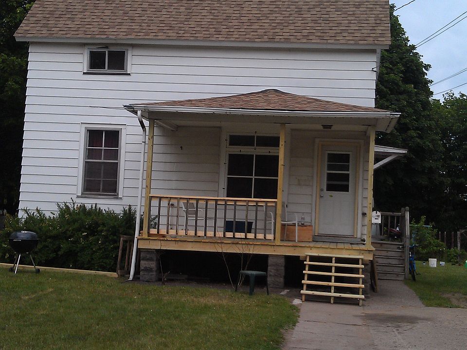 1st image of 226 W Hewitt Ave