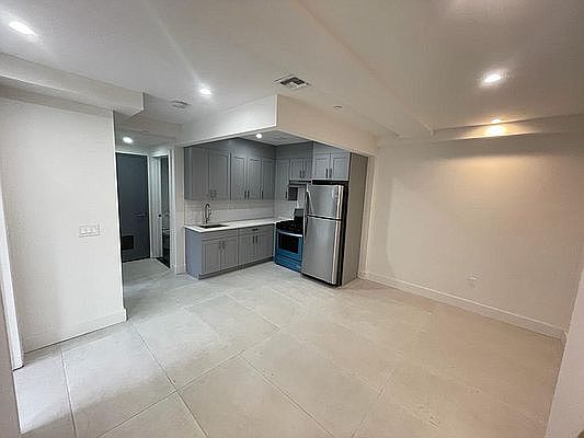 1st image of 2692 Creston Ave #6