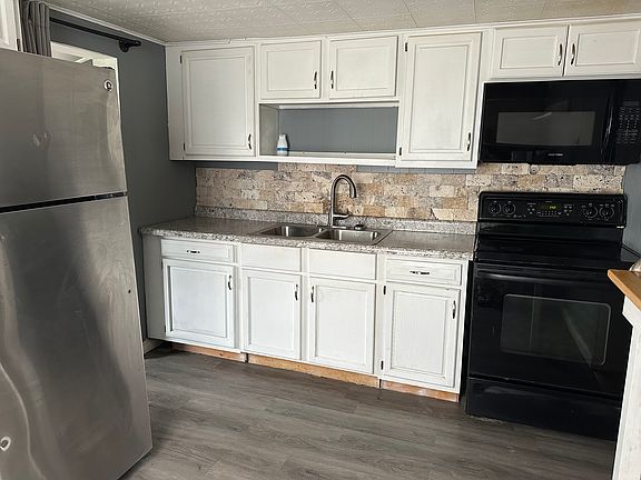 4th image of 857 W 5th St