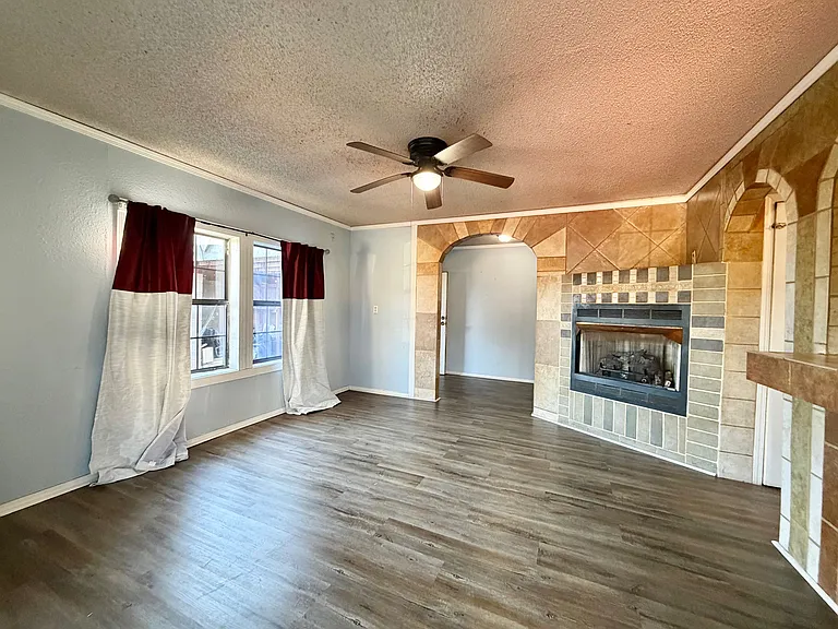 104 Selma St — Photo 8