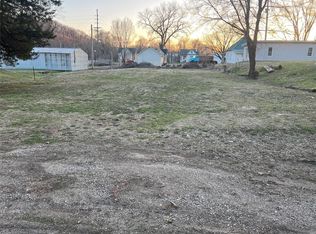 615 S Main St, Louisiana, MO 63353