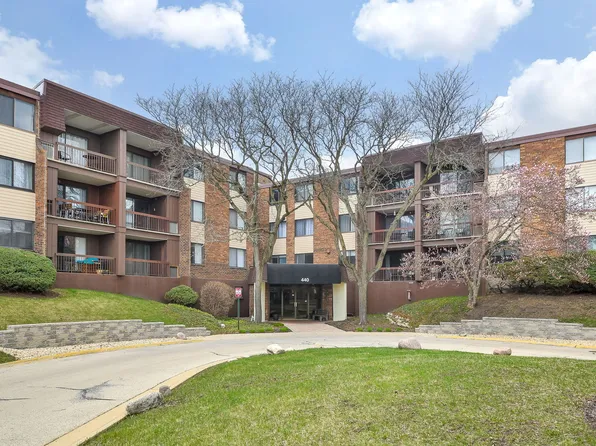 440 Raintree Dr #1Q, Glen Ellyn, IL 60137