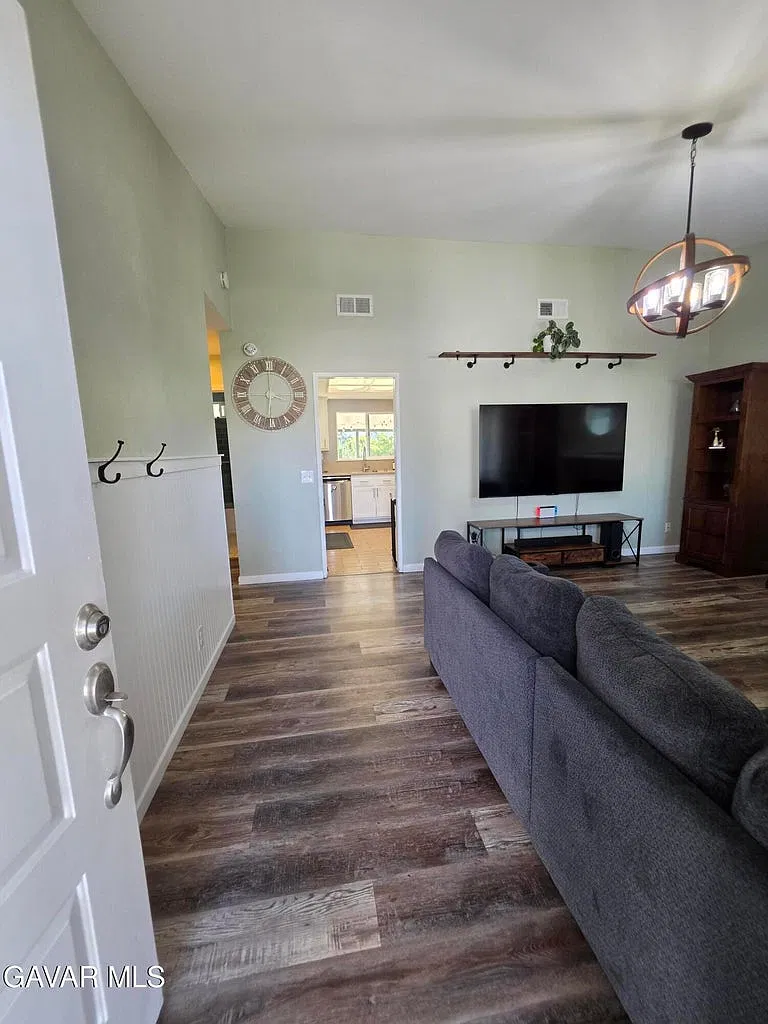 3 bed, 1134 sqft, $2,900 — Photo 3