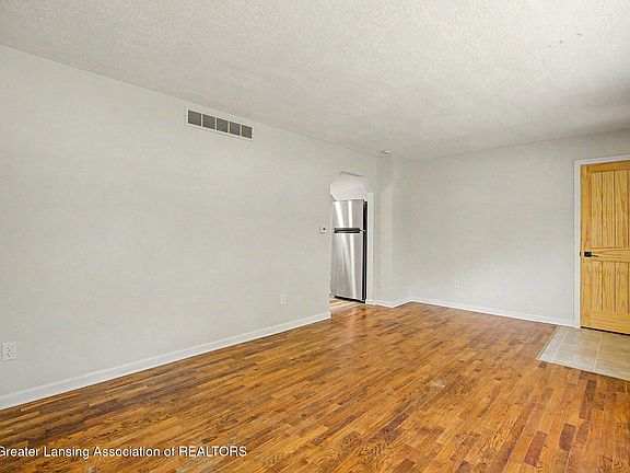 5th image of 604 Cumberland Dr