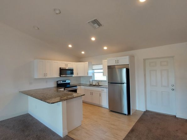 9040 Meadow Cir, Labelle, FL 33935