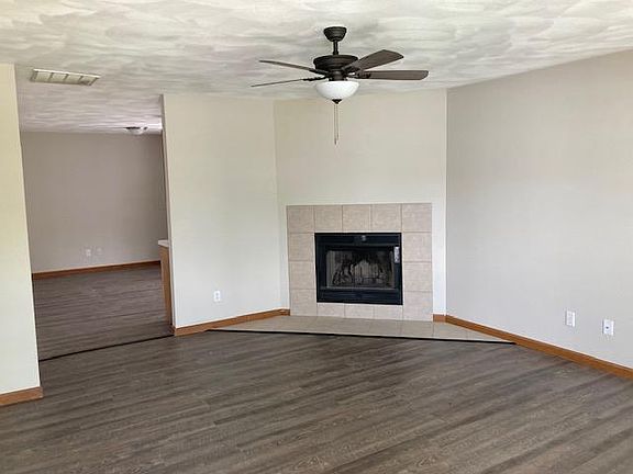 2nd image of 214 Autumn Pine Dr #214