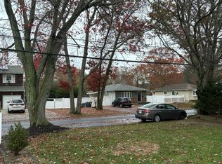 42 Duke St, Bay Shore, NY 11706