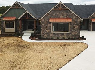 7514 Crowngate Cir NW, North Canton, OH 44720