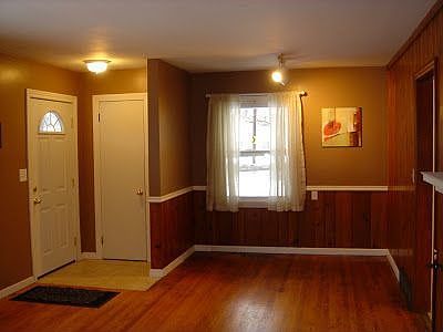 4th image of 2354 Coit Ave NE