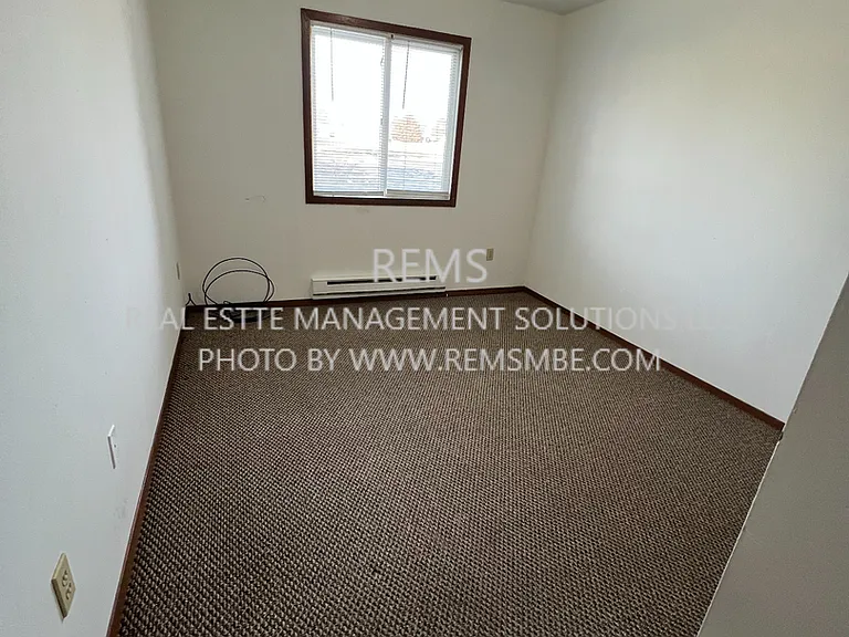 564 E Slifer St — Photo 16