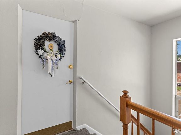 5th image of 221 Monclay Ct APT 2N