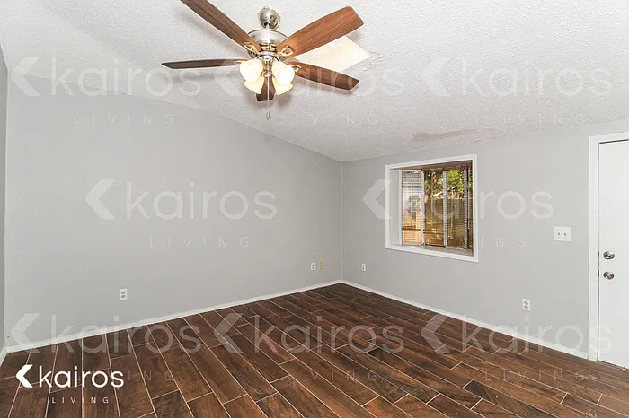 8202 Laredo Trl — Photo 11
