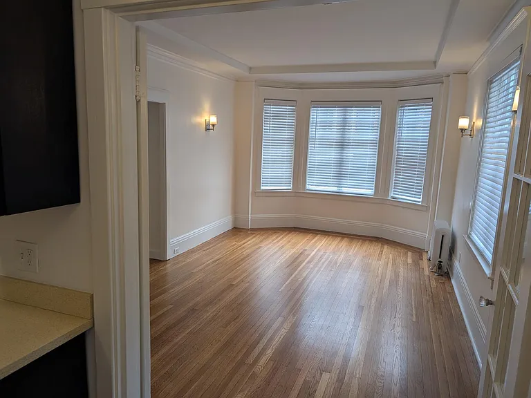 The Langham Apartments — Photo 19