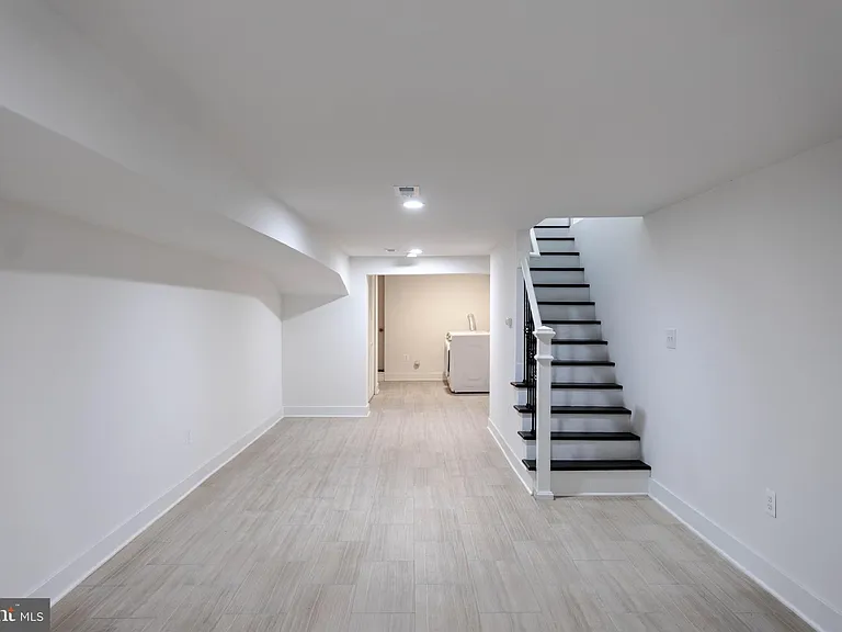 2721 W Mosher St — Photo 10