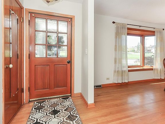 3rd image of 255 N Oak Ave