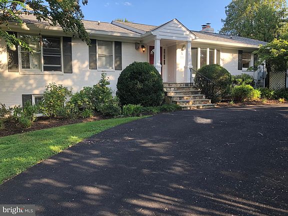 3rd image of 743 Lawton St
