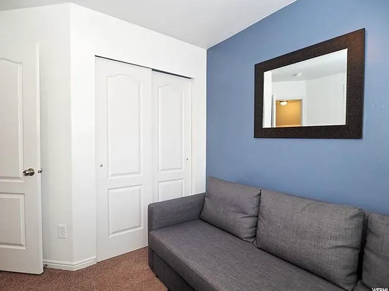 181 W Carrick Dr — Photo 16