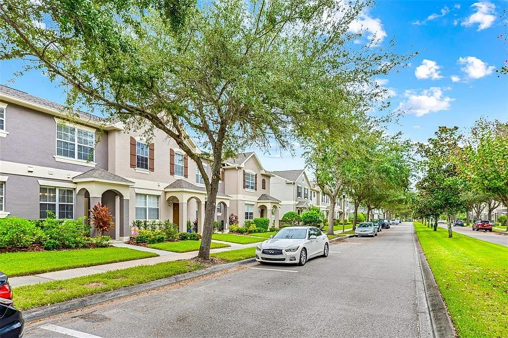 2 bed, 2.5 bath, 1311 sqft, $2,300 — Photo 2