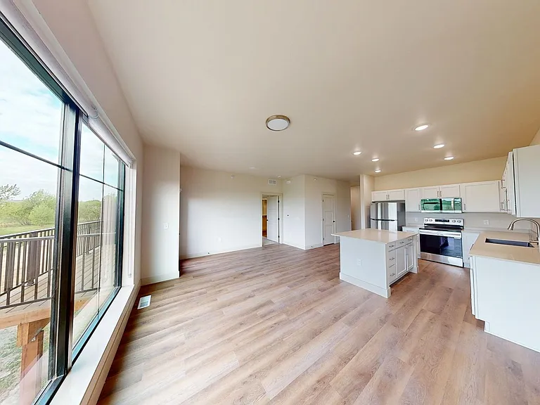 5631-5735 E Revere Dr — Photo 33