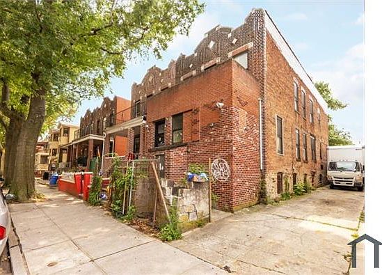 1st image of 2022 Strauss St