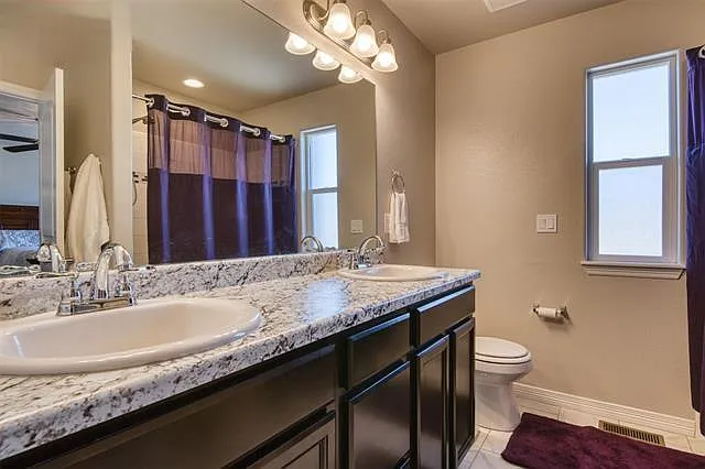 3 bed, 2760 sqft, $2,600 — Photo 2