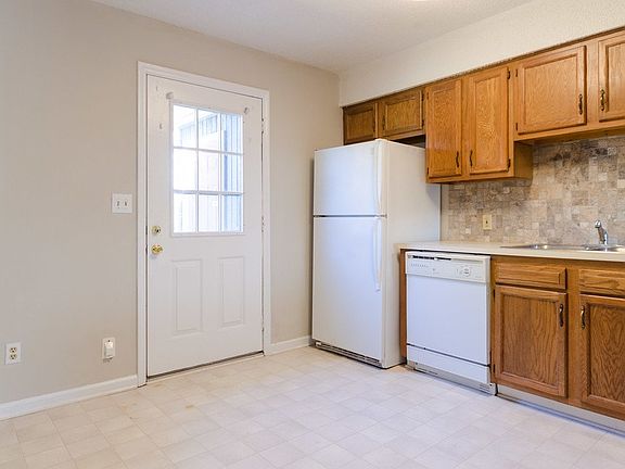 4th image of 93 Vine St