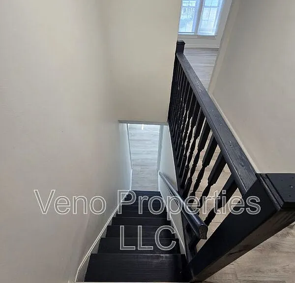 133 Bay St #A — Photo 14