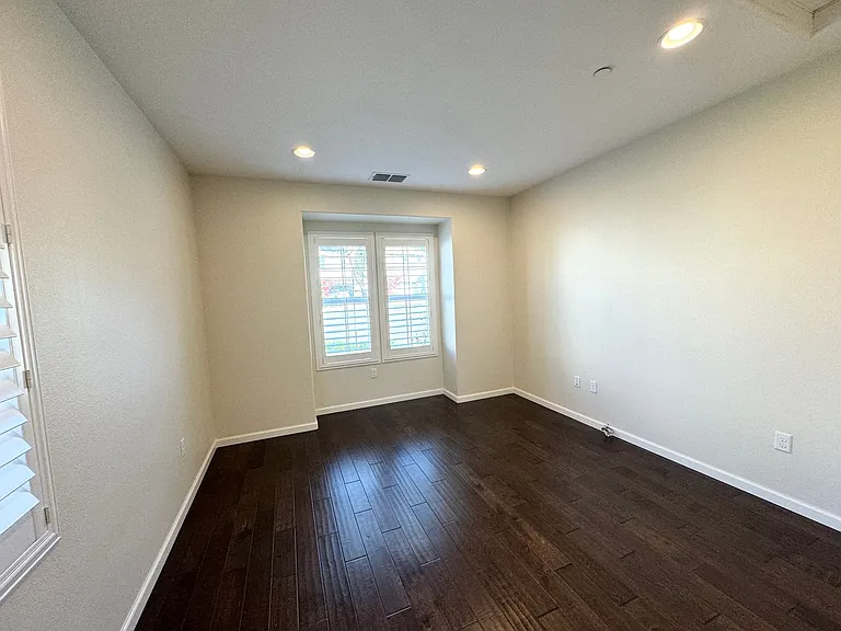 3508 Corsica Ct — Photo 10