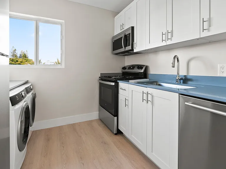 Waterside Apartments — Photo 8