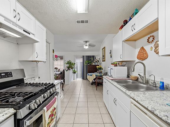 3rd image of 4411 Daisy Meadow Dr