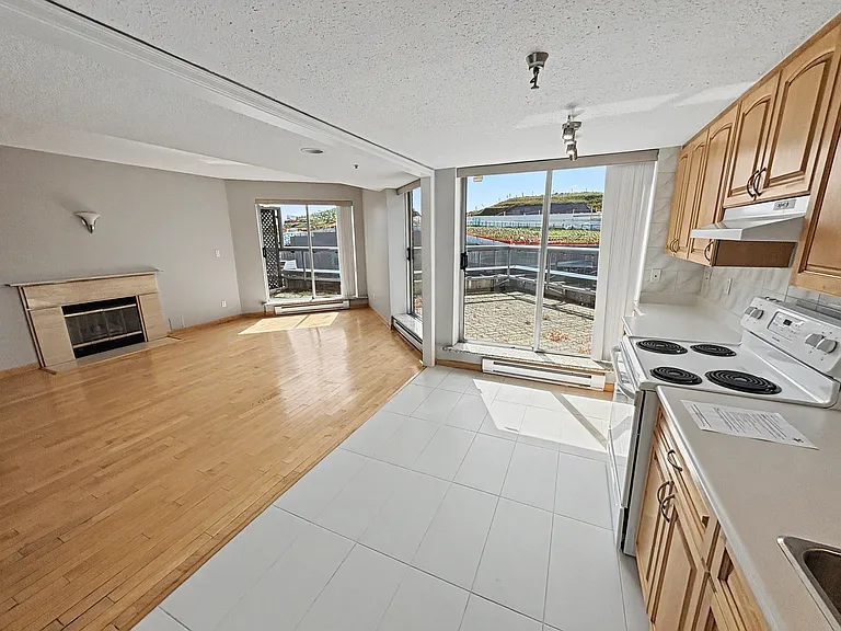 5733 Cambie St — Photo 54